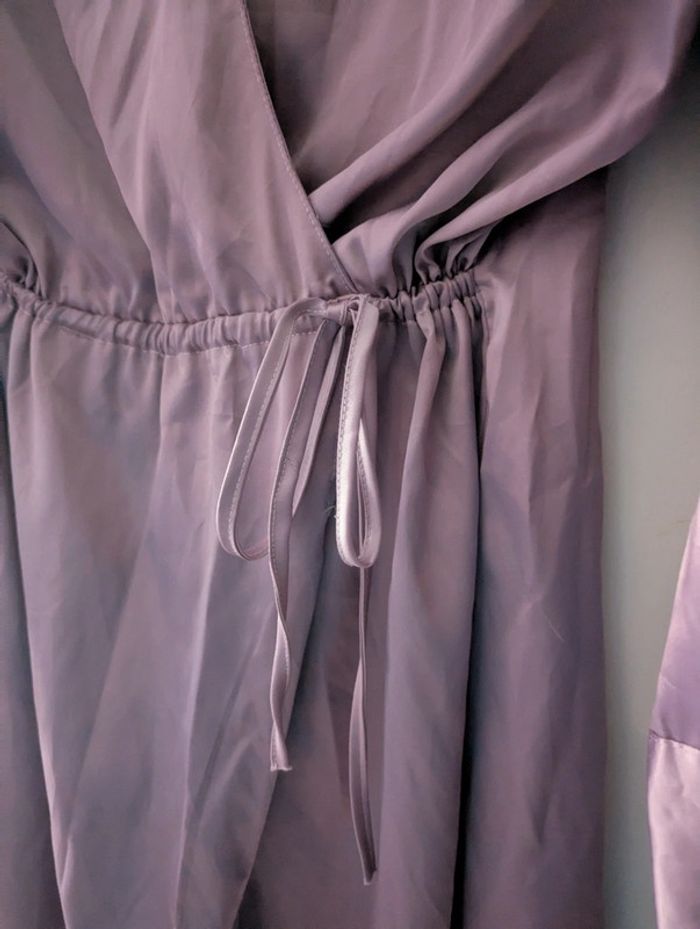 Robe longue satinée lilas - photo numéro 3