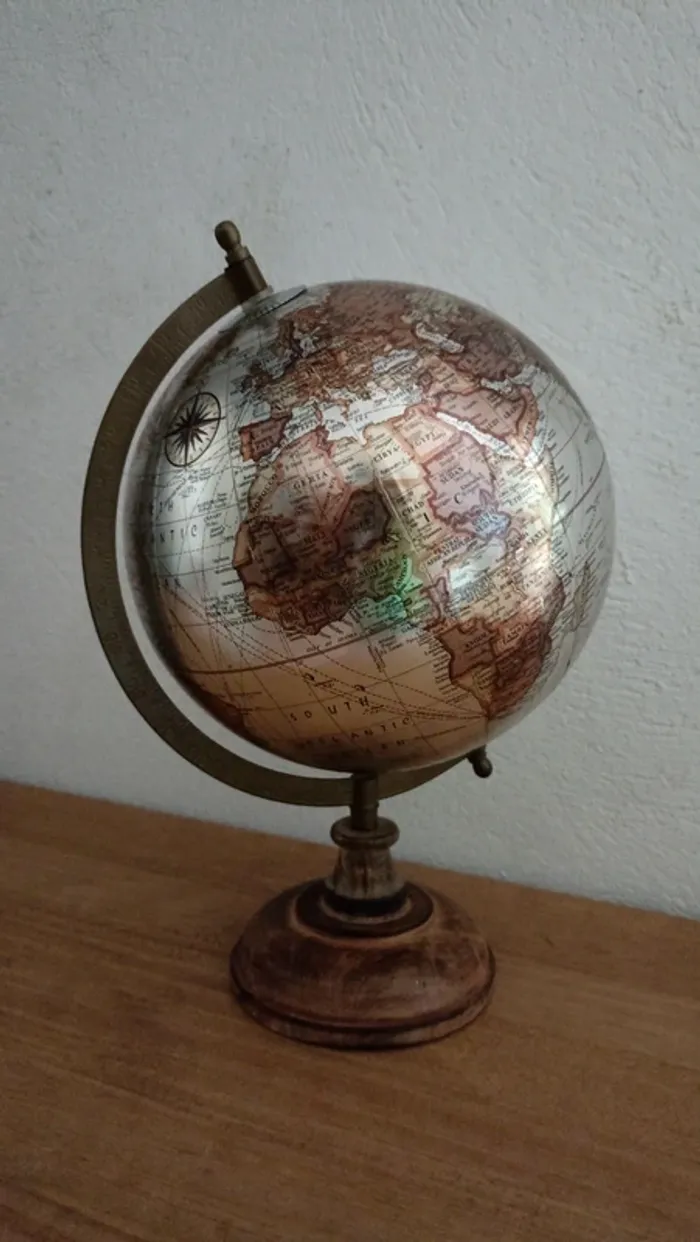 Globe terrestre doré - photo numéro 5