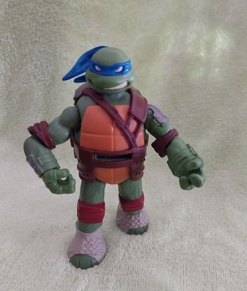 grande figurine plastique Tortue Ninja sur roulette Viacom 2012