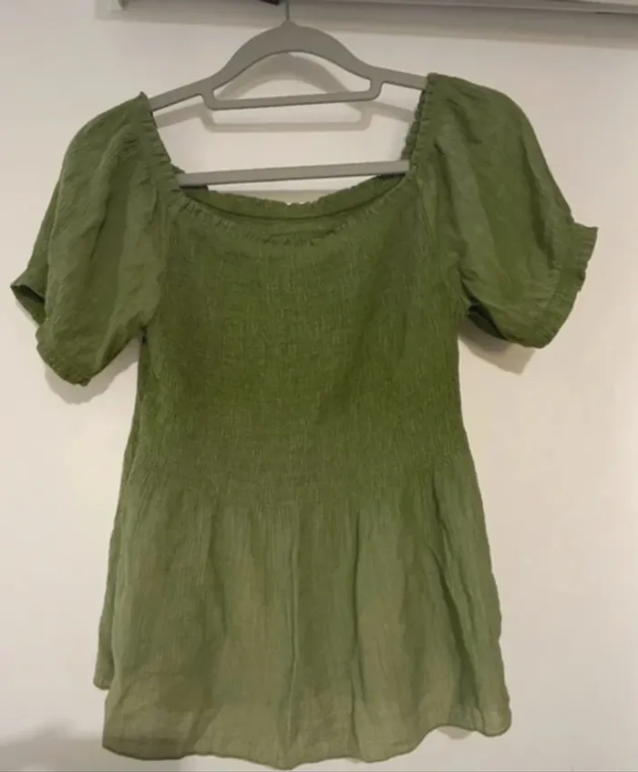Top vert à manches bouffantes – Taille S/M - photo numéro 2