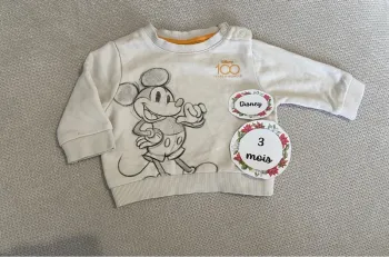 Pull Disney Mickey 3 mois très bon état