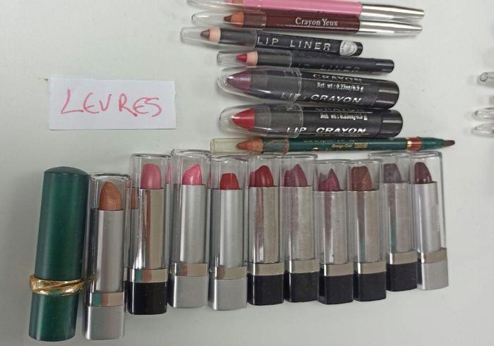 Maquillage Hs pour poupée ou loisirs creatif - photo numéro 6