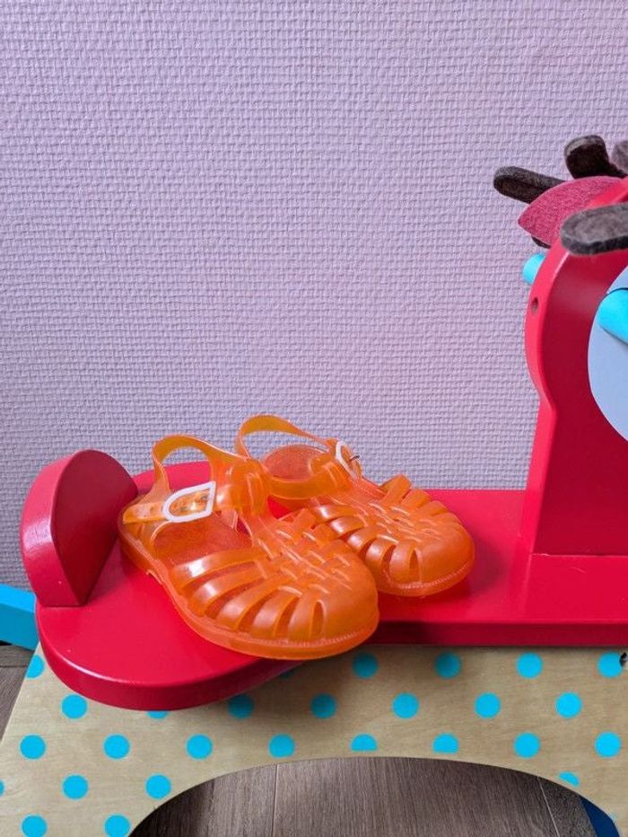 Sandales de plage oranges taille 25