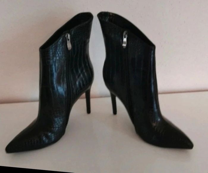 Bottine marque cink me couleur noir pointure 41 neuf - photo numéro 2