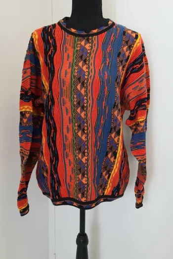 Magnifique pull sweat Tundra vintage collection made in Canada