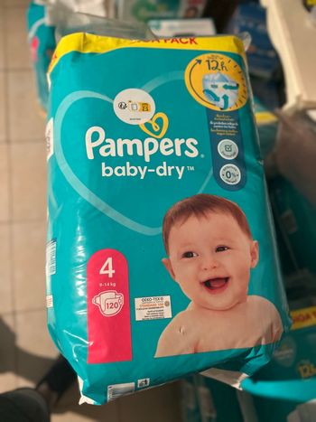 120 couches Pampers giga pack taille 4
