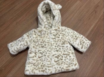 Manteau à fourrure bébé fille taille 9 mois