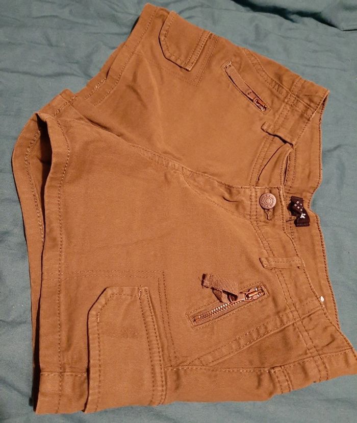 Short kaki - photo numéro 3