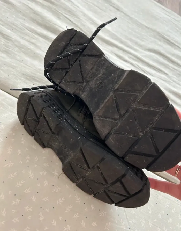 Chaussures bottes épaisses taille 32 - photo numéro 2