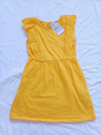 Robe jaune taille 5 ans neuve