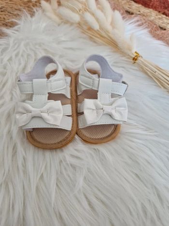 🤍 Sandales nus pieds bébé blanche taille 19