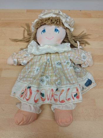 Poupée vintage Dolly Mine 1987 – 33 cm – Well Made Toy Corp – robe fleurie