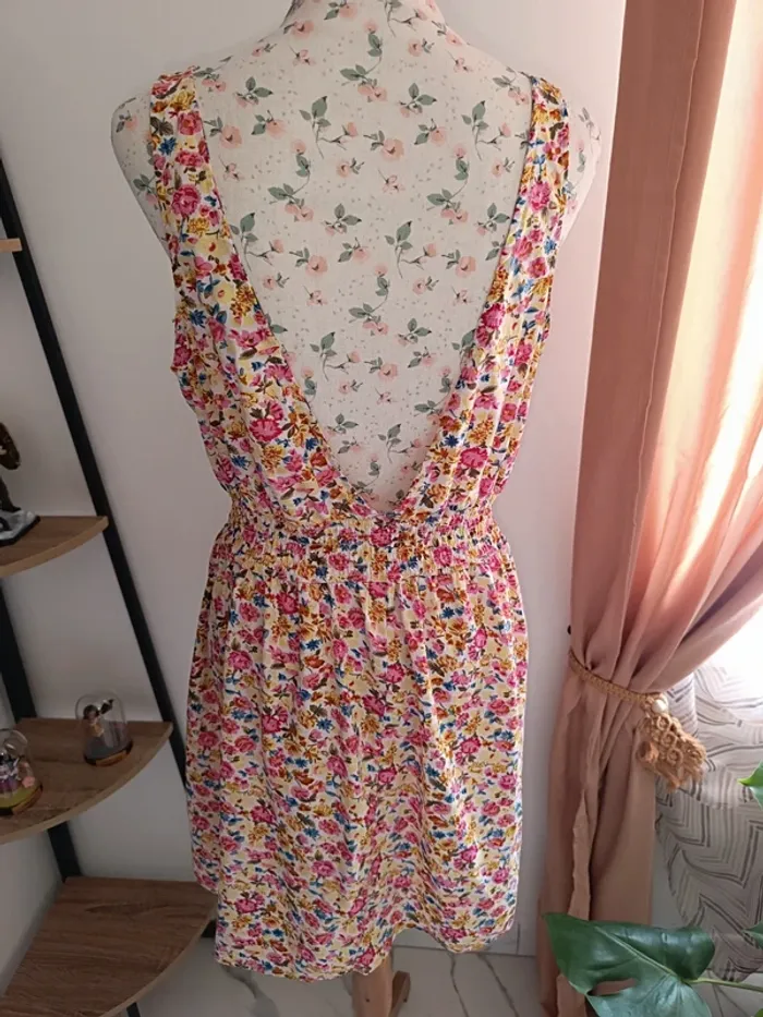 🎀 magnifique robe blanche motif fleur multicolore très bon état taille 42 🎀 - photo numéro 3