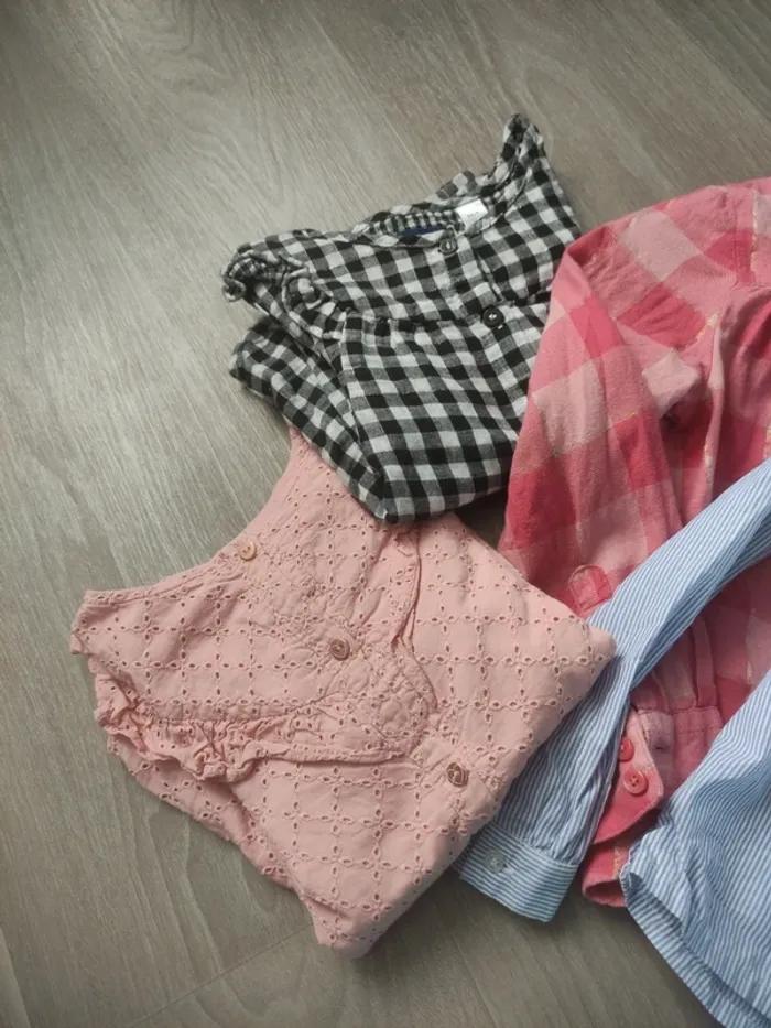 Lot de 4 chemises fille taille 6 ans en très bon état très peu porté - photo numéro 2