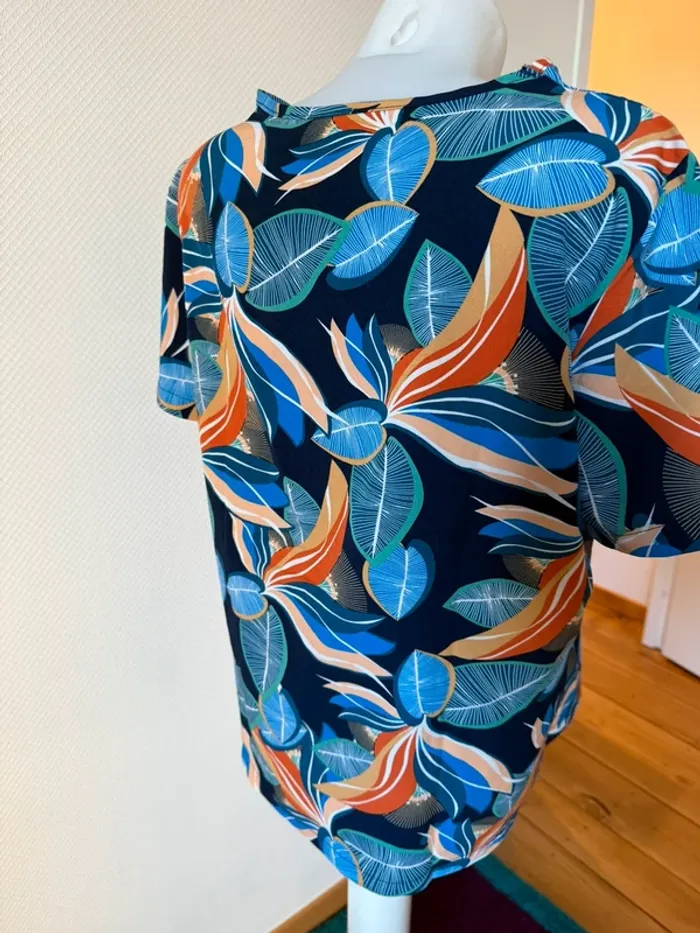 T- shirt coloré en très bon état taille 38-40 - photo numéro 4