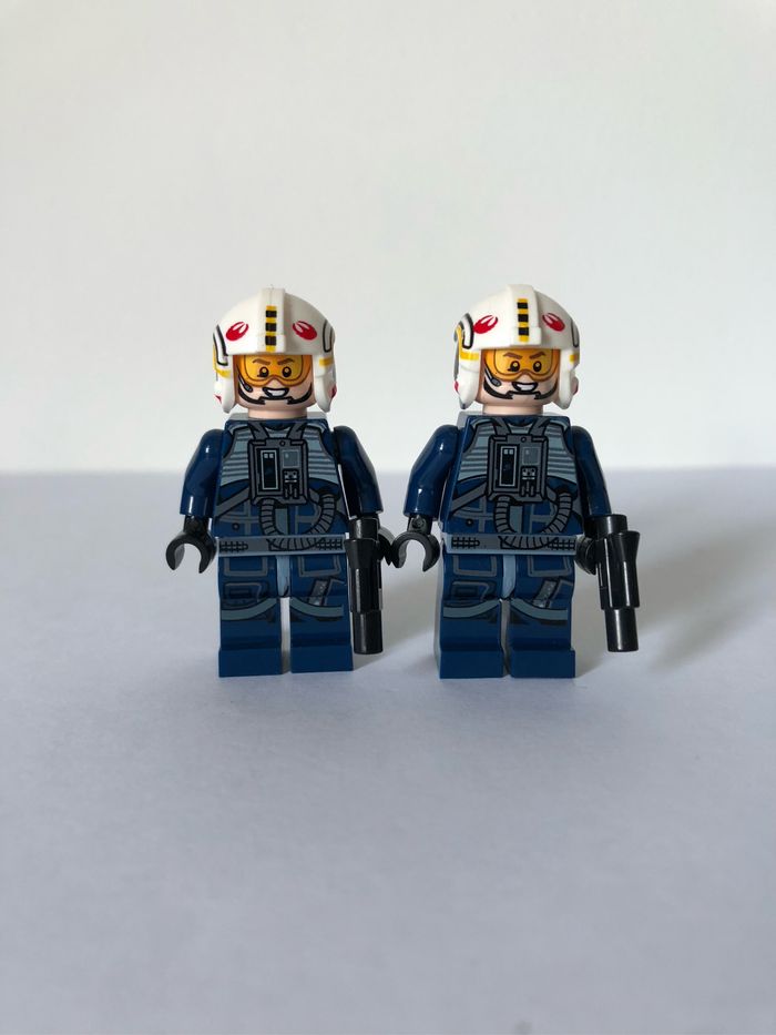 Figurine type lego 2 pilotes de la rébellion star Wars