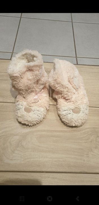 Chaussons peluches fille 34