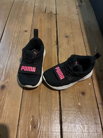 Basket Nike fille noir et rose à enfile 