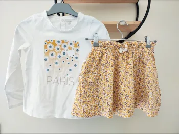 5 ans ensemble teeshirt Okaïdi et jupe Vertbaudet
