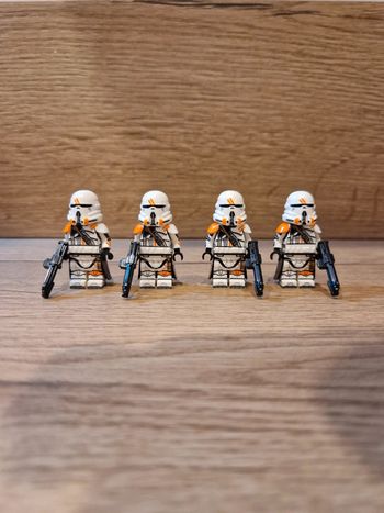 Figurines type lego 4 clones de la 212ème star wars