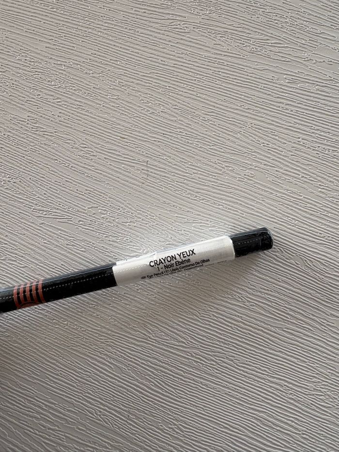 Crayon yeux noir ébène