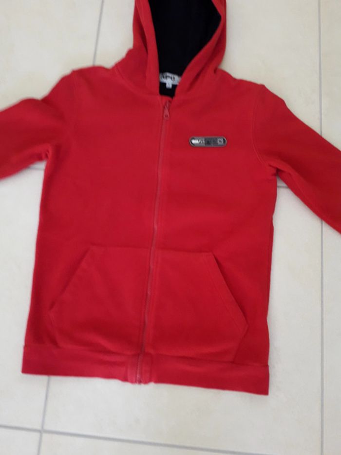 Gilet polaire capuche t 12 ans
