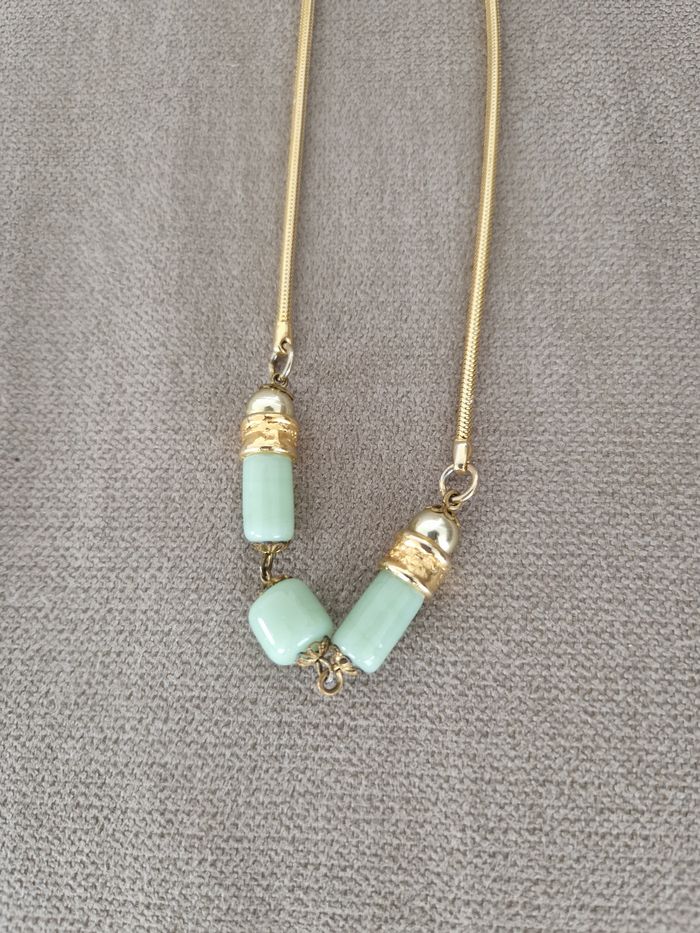 Collier doré avec perles vert d'eau - photo numéro 9