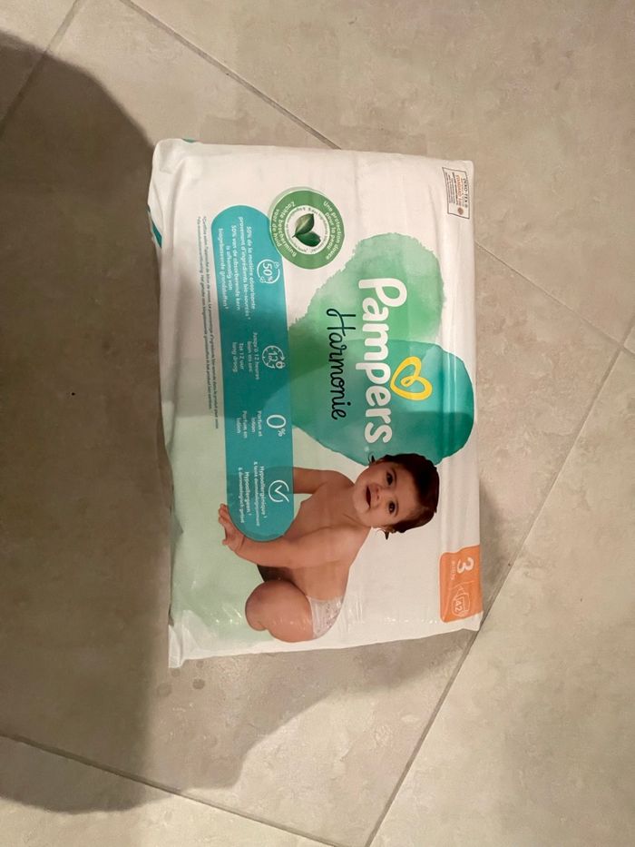 42 couches taille 3 Pampers - photo numéro 3
