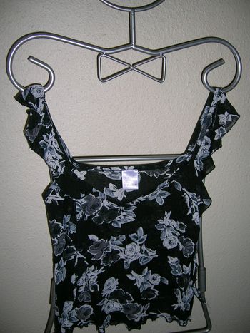 haut léger noir motifs roses Taille 38/40 neuf