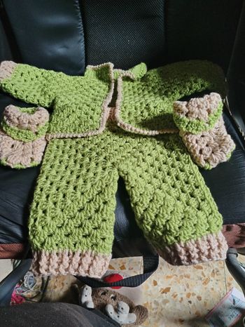 Ensemble bébé au crochet 