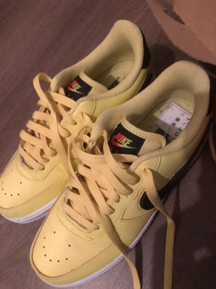 Nike Air force 1 lv8 jaune rare taille 39 - photo numéro 3