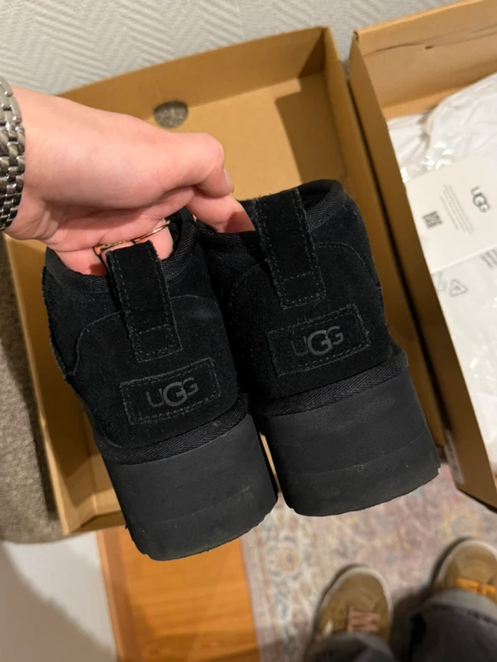 Bottes Ugg mini  taille 39 - photo numéro 6