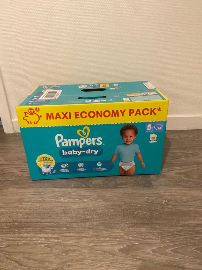 Carton de couches Pampers taille 5