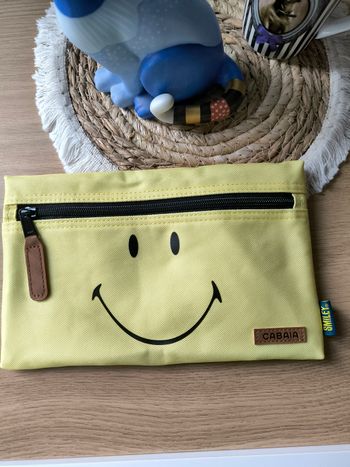 Pochette Cabaia 
édition limitée Smiley Tampere 
Neuve sans étiquette, jamais utilisée