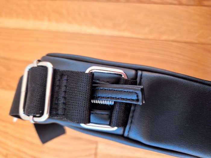 Grande Sacoche "Hugo Boss" noir neuve sous blister. - photo numéro 8