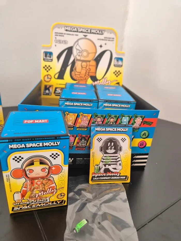 Pop mart MEGA space Molly v4 - Durian Man - photo numéro 2