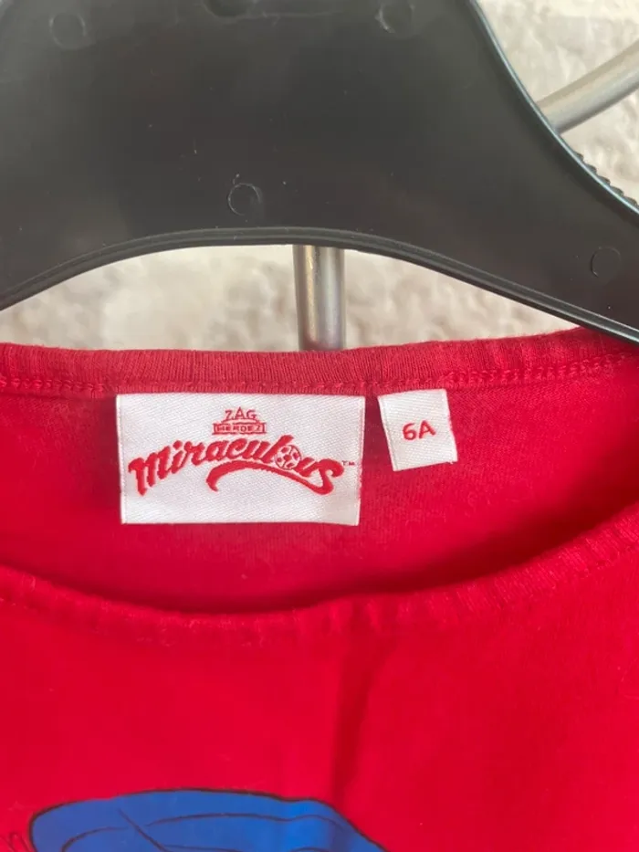 Tee shirt fille rouge 6ans miraculous - photo numéro 2