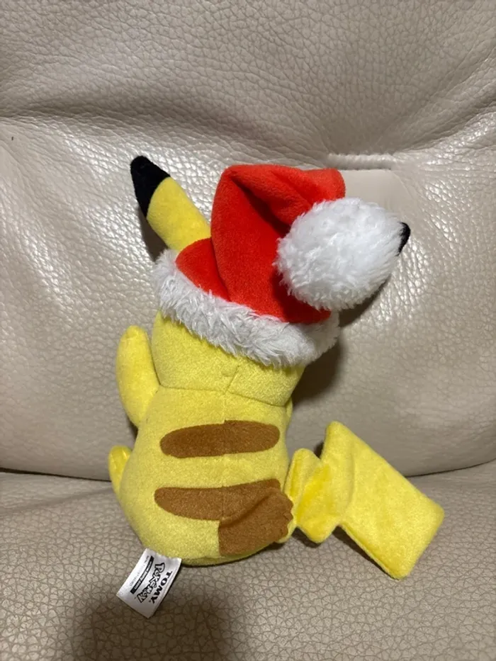 Peluche Pokémon, Pikachu Noël - photo numéro 2
