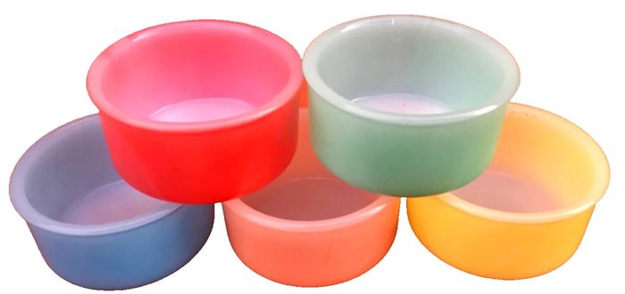 Années 1960  5 ramequins  Verre opalin coloré  Flanc Lyonnais  Arcopal France - photo numéro 10