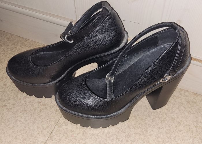 Chaussures à talons noires - photo numéro 2