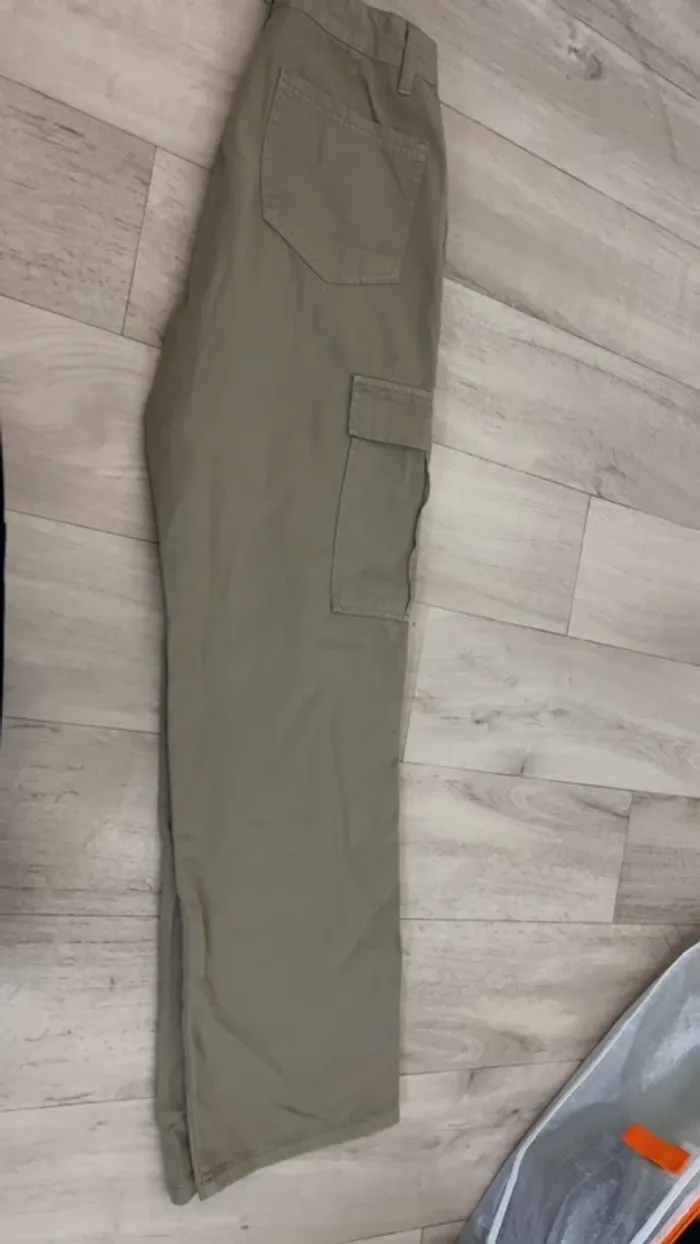 Cargo stradivarius beige taille 42 neuf avec étiquette - photo numéro 3