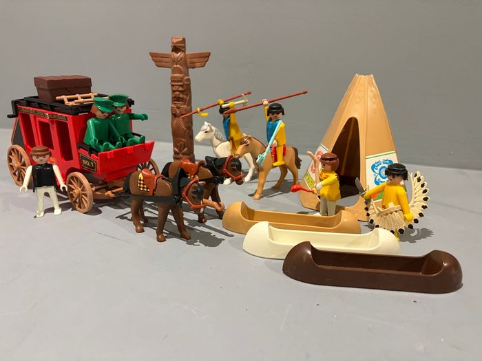 Playmobil Western Cowboy Indien vintage Attaque de diligence Rouge 1 Diligence 1 Tipi 4 Chevaux 7 Personnages - photo numéro 2