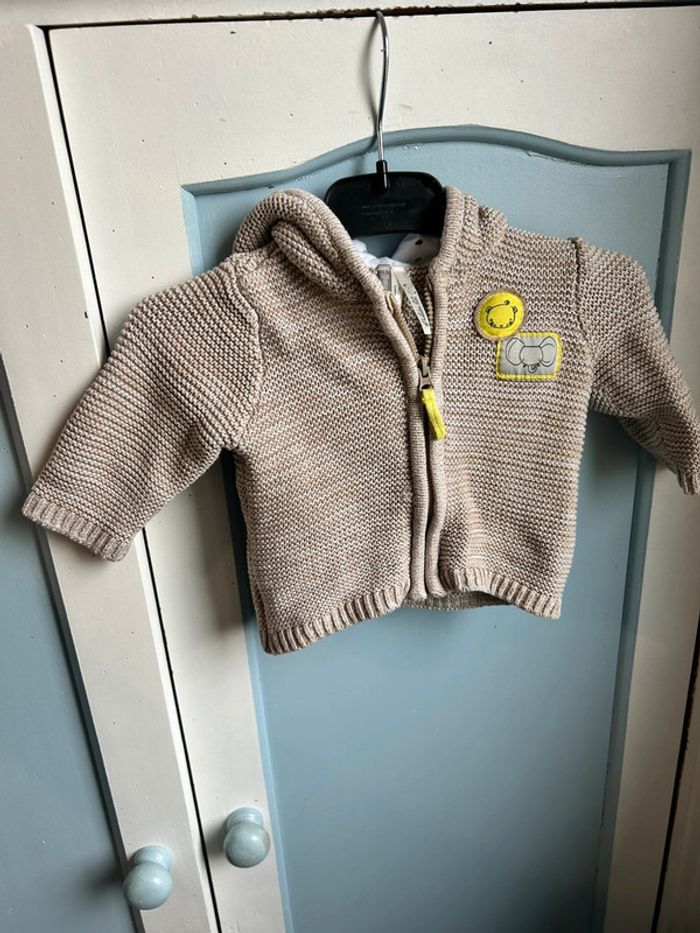 Gilet marron clair , 1 mois , orchestra