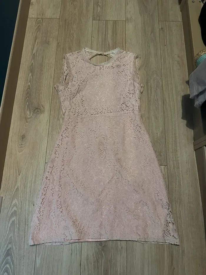 Robe dentelle décolleté dans le dos 🌸 - photo numéro 2