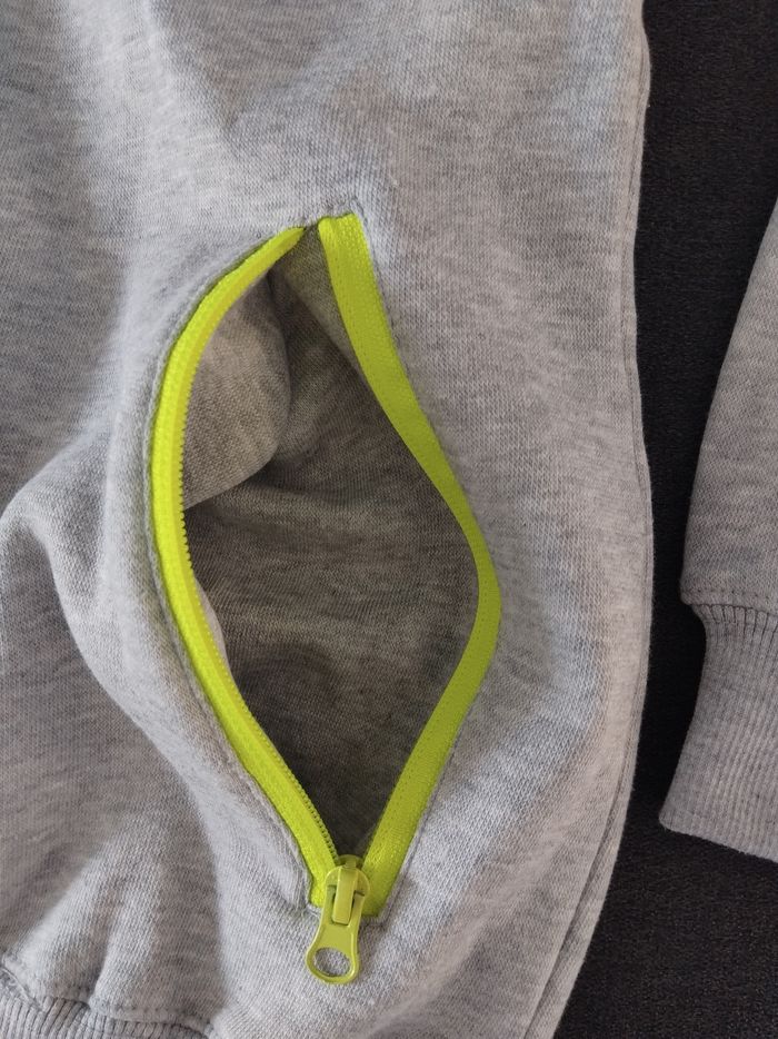 Sweat a capuche - photo numéro 2