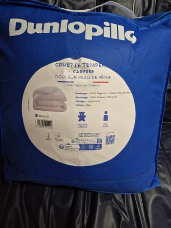 couette dunlopillo temperee caresse douceur peau de peche 240x220 neuve