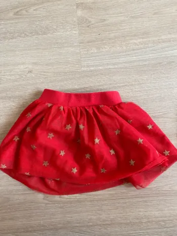 Jupe rouge à volants