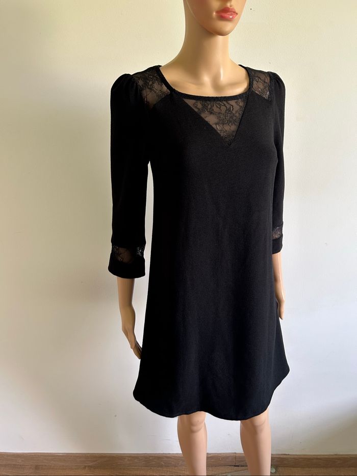 Robe noire neuve avec dentelle Morgan taille 34 (valeur 60€) - photo numéro 2