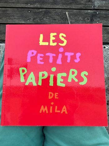 Livre album Les petits papiers de Mila Loulou & Cie l’école des loisirs