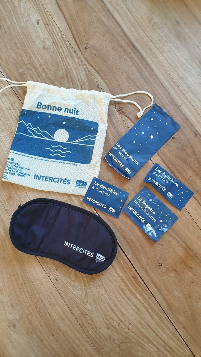 Neuf pochette nuit sncf masque bouchons mouchoir lingette et dentifrice à croquer